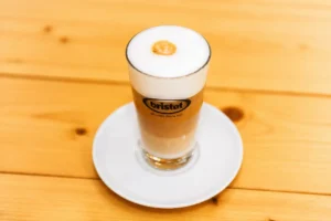 Kawa latte w bistro FunPark Malutkie
